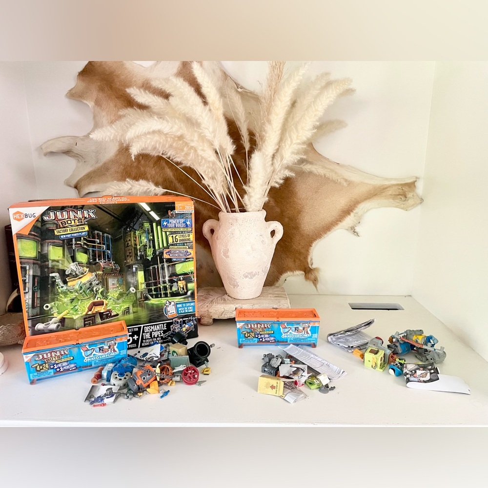 HEXBUG | JUNK BOTS  New Port Power Plant Factory Collection